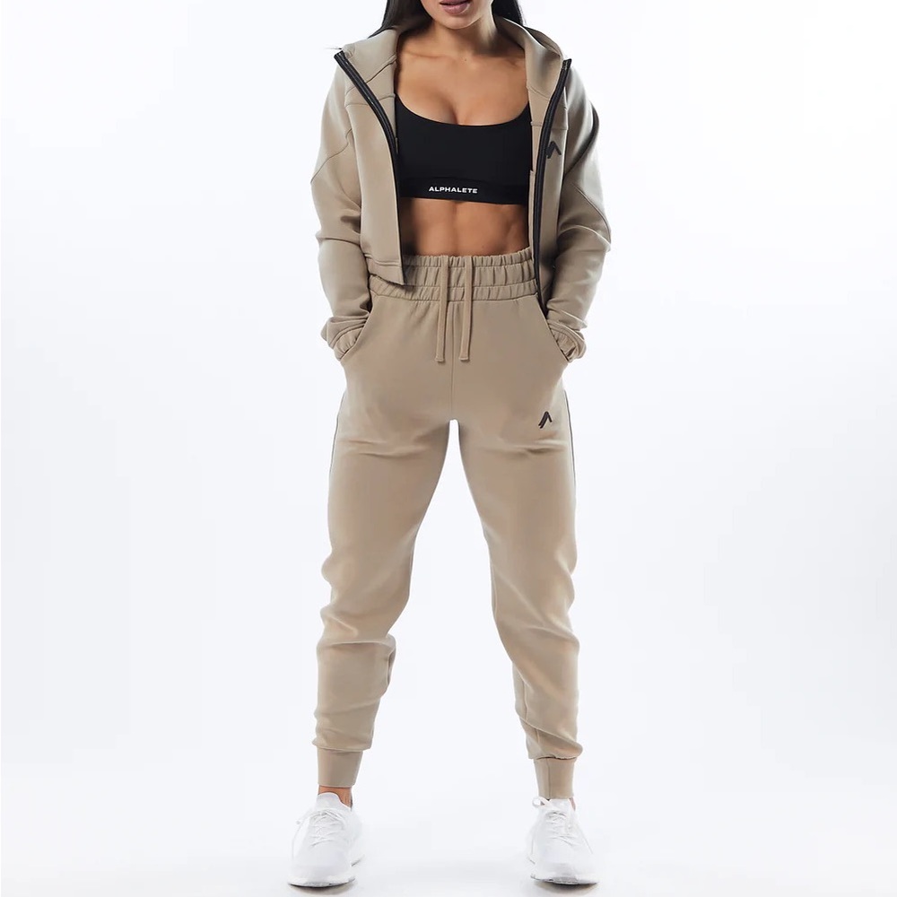 SET Alphalete ELMTS crop zip jacket & joggers